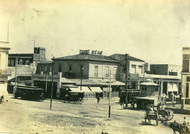 Foto de Esquina de San Lázaro y Belascoaín, ca. 1900. Foto López Ortiz. Fondos BNCJM.